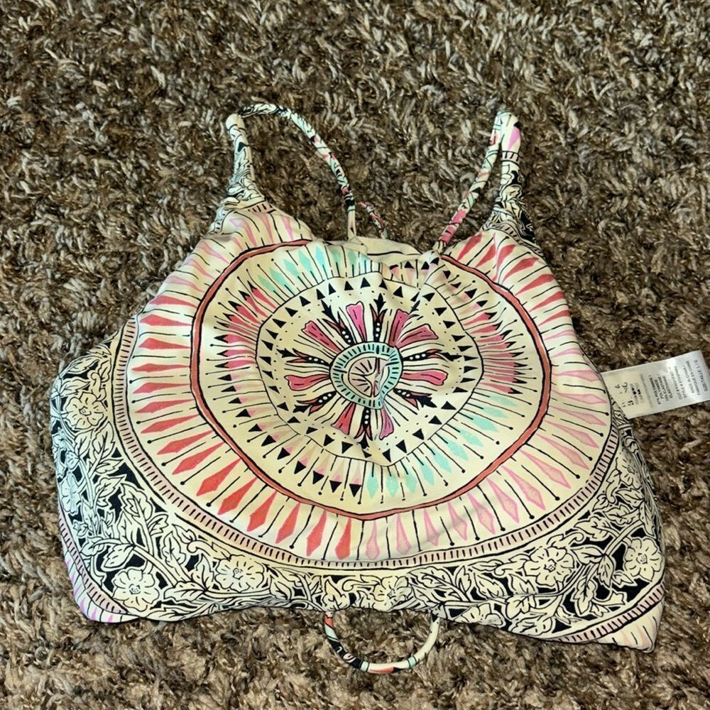 Billabong reversible swimsuit top, size L.